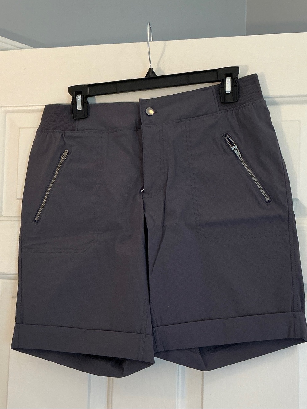 Te Verde Dark Gray Women's 9” Bermuda Shorts with Zip Pockets size Medium